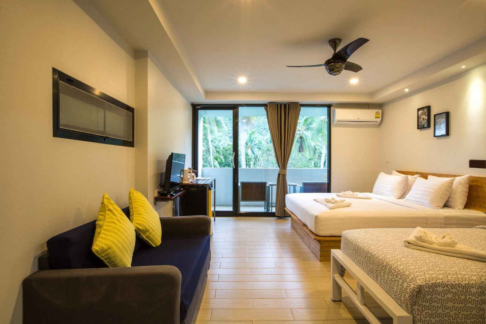 Deluxe Triple Room with Balcony